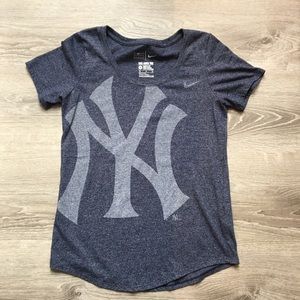 Yankees t-shirt